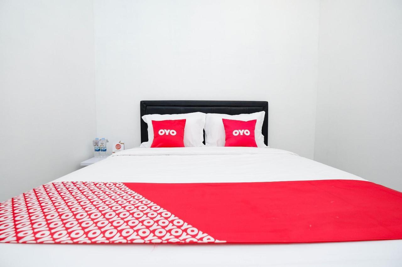 Oyo 1611 Four D'Home Solo Eksteriør billede